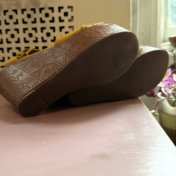 Cynthia Vincent - Wedge Sandals, Yellow, Size 8 - Picture 4 of 6